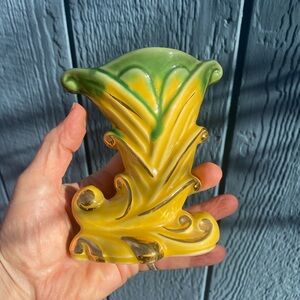 Vintage MCM 50’s Green Yellow Gold Ceramic Vase USA 835 Shawnee Cornucopia